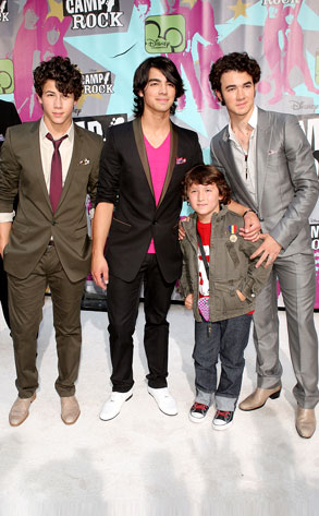 The Jonas Brothers & Frankie Jonas from Celebs and Their Siblings E! News