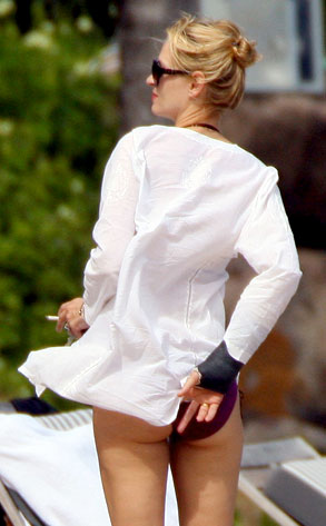 Uma Thurman from Hollywood Wedgies | E! News
Uma Thurman