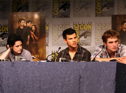 Kristen Stewart, Taylor Lautner, Robert Pattinson Kristen Stewart, Taylor Lautner, Robert Pattinson