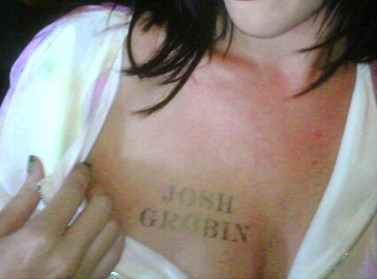 Quale Star Porta Il Nome Di Josh Groban Sul Petto E News | quale star porta il nome di josh groban sul petto e news Quale Star Porta Il Nome Di Josh Groban Sul Petto E News | quale star porta il nome di josh groban sul petto e news