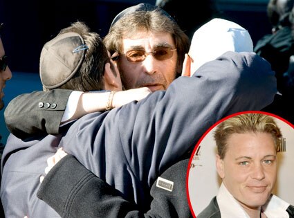Friends, Family Mourn Corey Haim at Very Sad Funeral E! News France