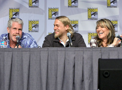 Ron Perlman, Charlie Hunnam, Katey Sagal Ron Perlman, Charlie Hunnam, Katey Sagal