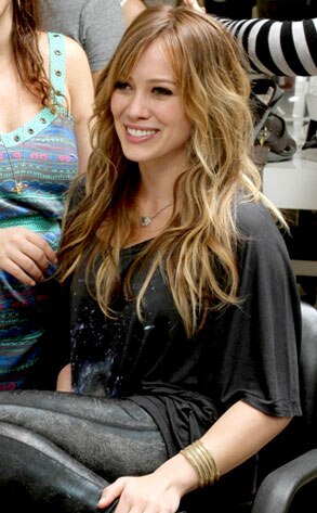Hilary Duff Goes Darker During Pre-Emmy Pampering | E! News
Hilary Duff