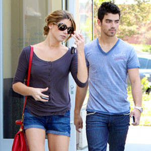 Ashley Greene, Joe Jonas Ashley Greene, Joe Jonas