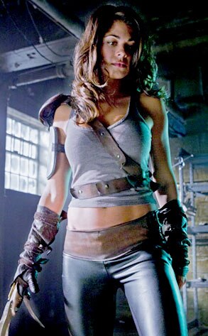 First Look Photo: Lindsay Hartley Is Smallville's Newest Badass Babe