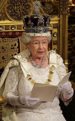 Queen Elizabeth Ii From Crazy Royal Hats Special Wedding Edition E News 