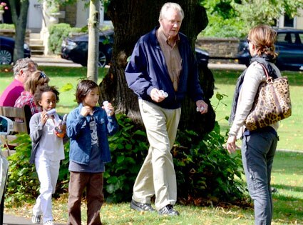 Jon Voight, Zahara Jolie-Pitt, Pax Jolie-Pitt Jon Voight, Zahara Jolie-Pitt, Pax Jolie-Pitt