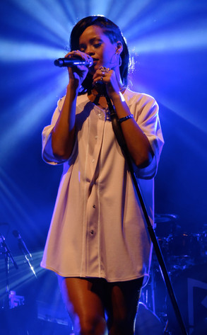 rihanna wraps crowd jay nyc ever tour splash