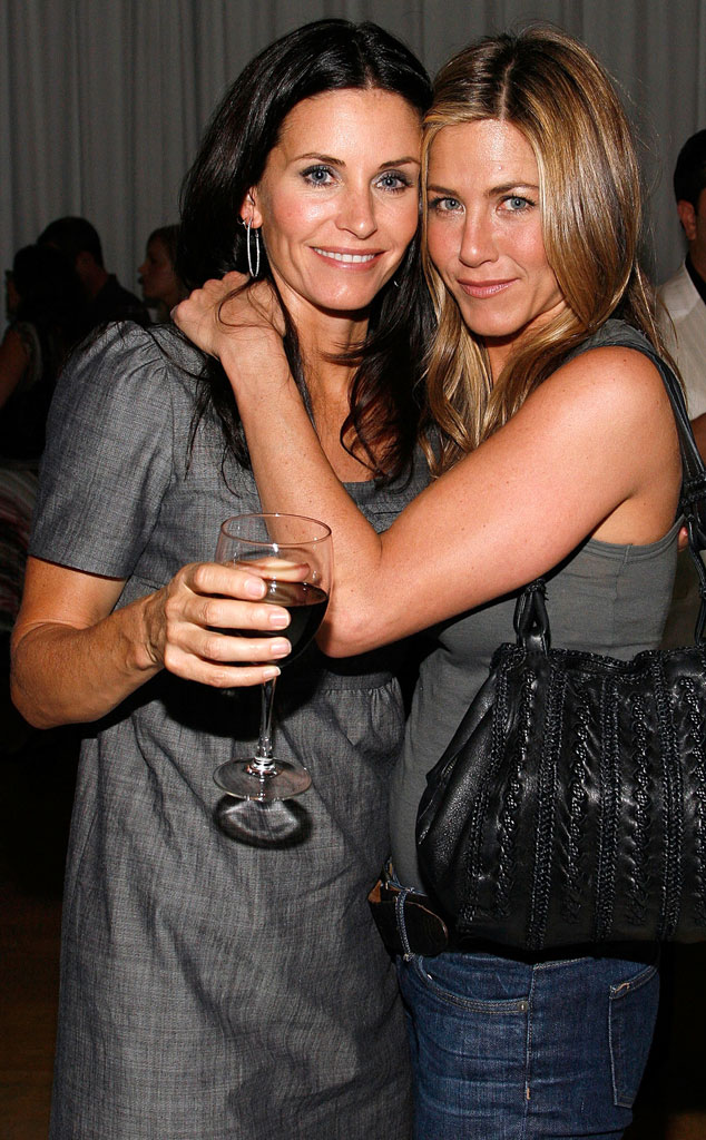 Jennifer Aniston And Courteney Cox From Famous Friends E News 3824