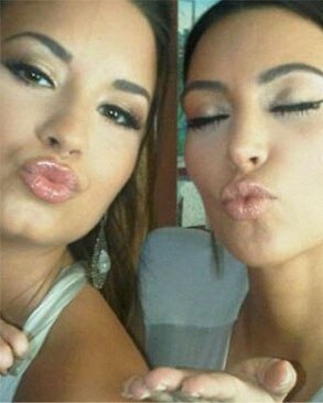 Demi Lovato, Kim Kardashian, Twit Pic Demi Lovato, Kim Kardashian, Twit Pic