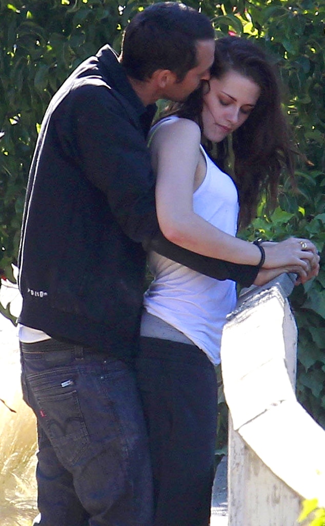 1 Kristen Stewart Cheats On Robert Pattinson From Top 10 Biggest Stories Of 2012 E News