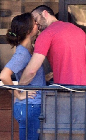 Minka Kelly, Chris Evans Minka Kelly, Chris Evans