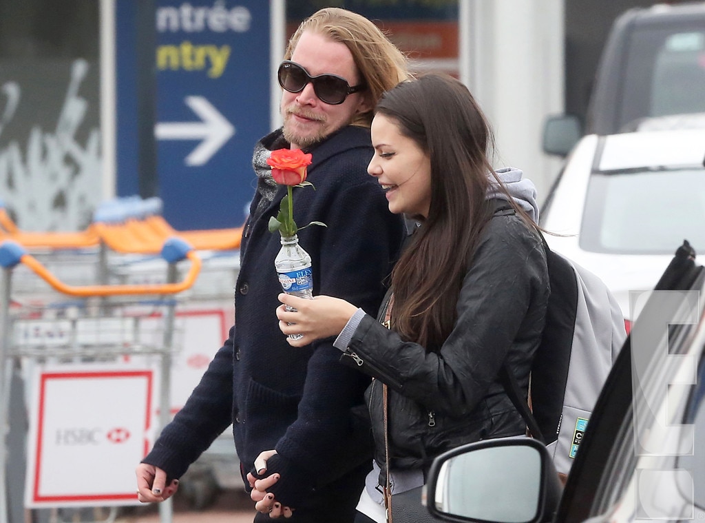 All Smiles from Macaulay Culkin and His New Girlfriend | E ...