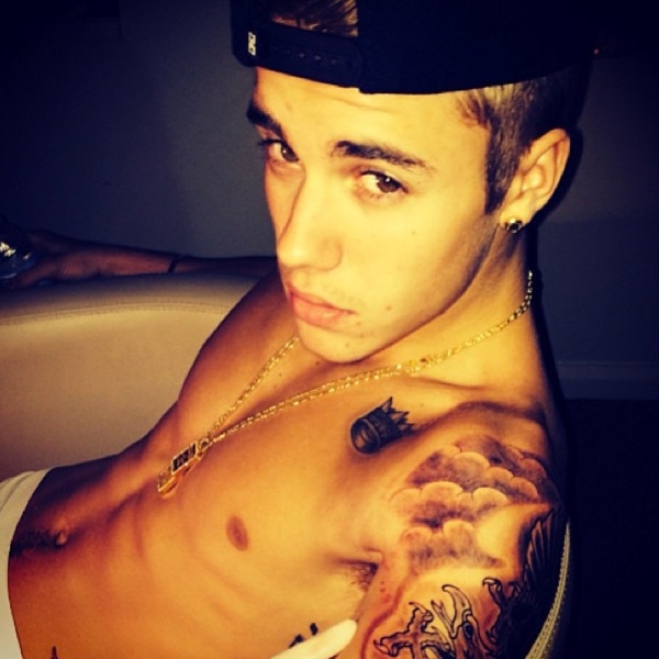 Justin Bieber Debuts New Tattoo—see The Shirtless Pics E News