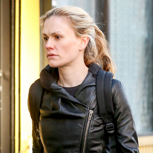 Anna Paquin Skips Makeup For Stroll in New York—See the Pic! | E ...
Anna Paquin