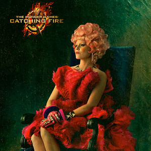 The Hunger Games Catching Fires Elizabeth Banks Poses For Portrait As Effie Trinket E News 