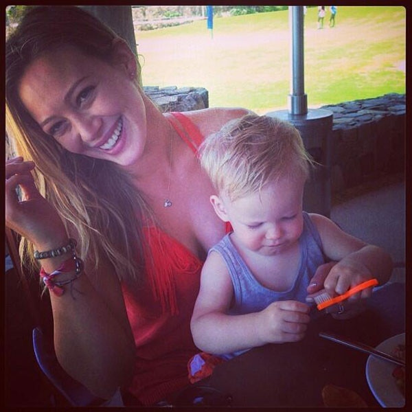 Hilary Duff Flaunts Bikini Body While On Vacation With Hubby And Son Luca In Mexico E News 