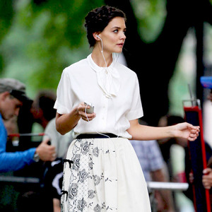 Katie Holmes Dances Up A Storm While Filming New Movie Miss Meadows In Cleveland E News