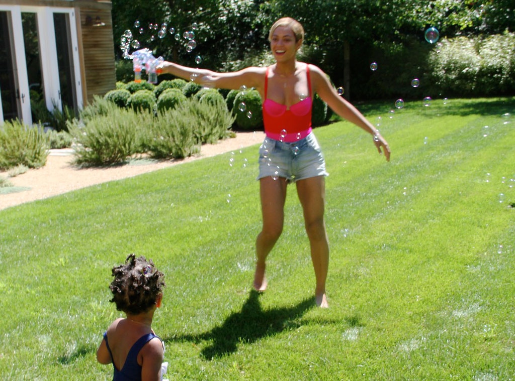 Beyonc Shares Plays Peekaboo With Blue Ivy Poses In A String Bikini