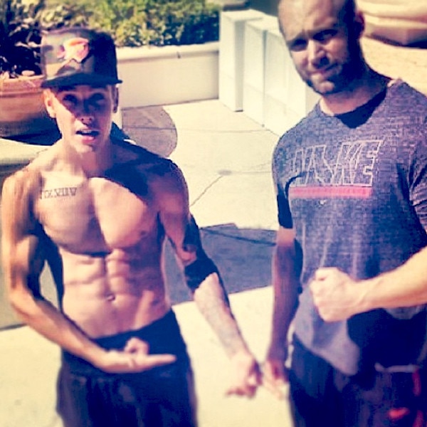 Justin Bieber Shows Off Six Pack Abs Buff Body In Instagram Pic With