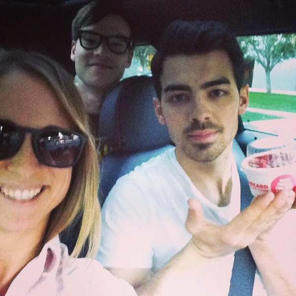 Joe Jonas, Instagram, Uber Joe Jonas, Instagram, Uber