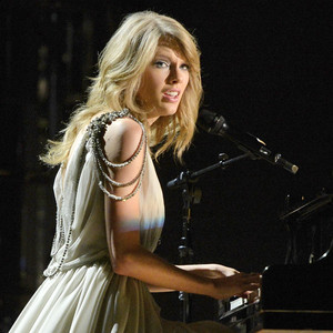 taylor swift all too well houston taylor swift hair whips all too well at 2014 grammys fans taylor swift all too well houston taylor swift hair whips all too well at 2014 grammys fans