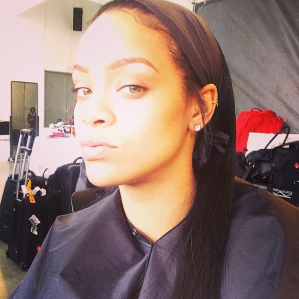 Rihanna Looks Stunning in a Series of Makeup-Free Selfies—See the Pics! | E! News