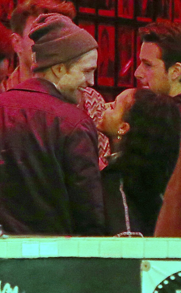 PDA Alert! Robert Pattinson and FKA Twigs Kiss During Date Night in L.A.—See the Cute Pics | E! News
