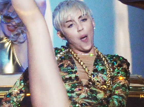 Miley Cyrus from Musicians Performing Live on Stage | E! News