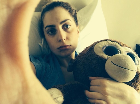 Lady Gaga Gets Wisdom Teeth Removed Tweets Makeup Free Selfie From Bed