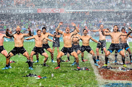 New Zealands Rugby Team Dances Shirtless in the Rain - E 