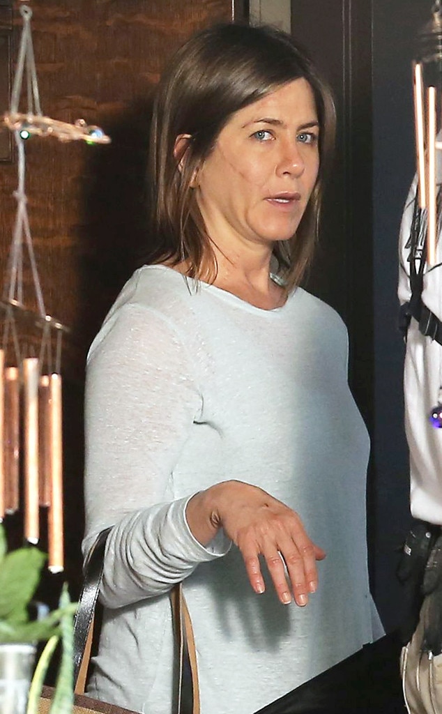 Jennifer Aniston Wears No Makeup, Sports a Huge Scar on Set of Her