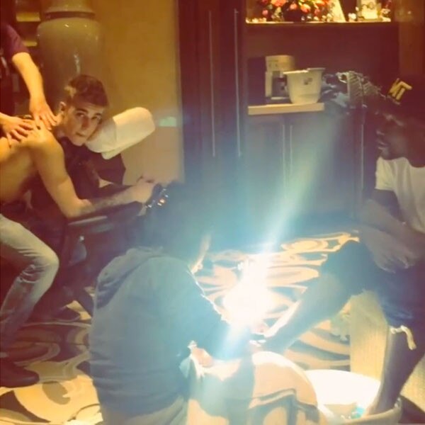 Ariana Grande And Justin Bieber Record A Duet Before He Has Spa Day With Floyd Mayweather E News