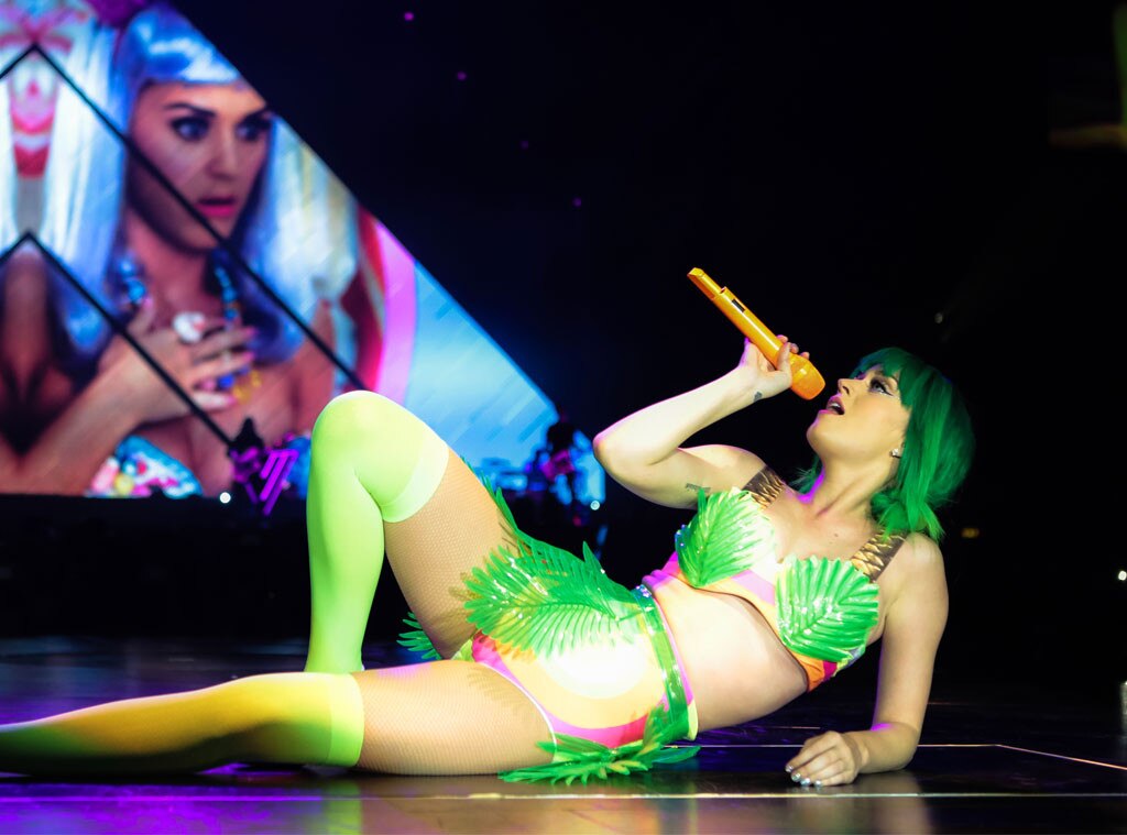 Its Not Easy Being Green From Katy Perrys Prismatic World Tour Costumes E News