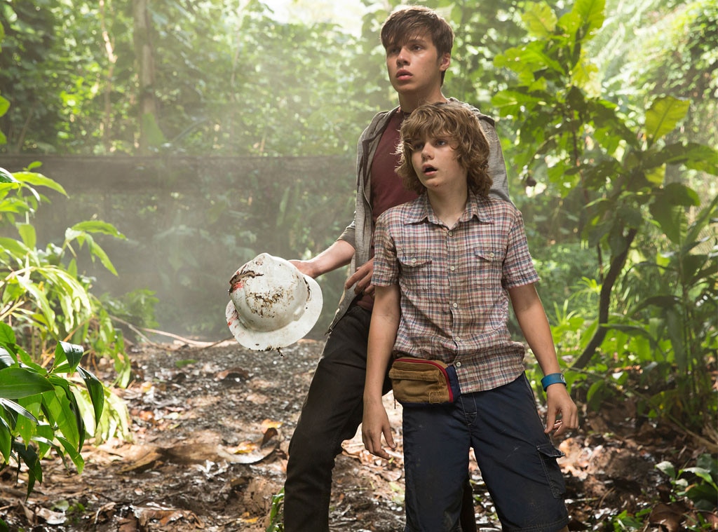 Jurassic World First Look: See Movie Stills Of Chris Pratt And Bryce ...