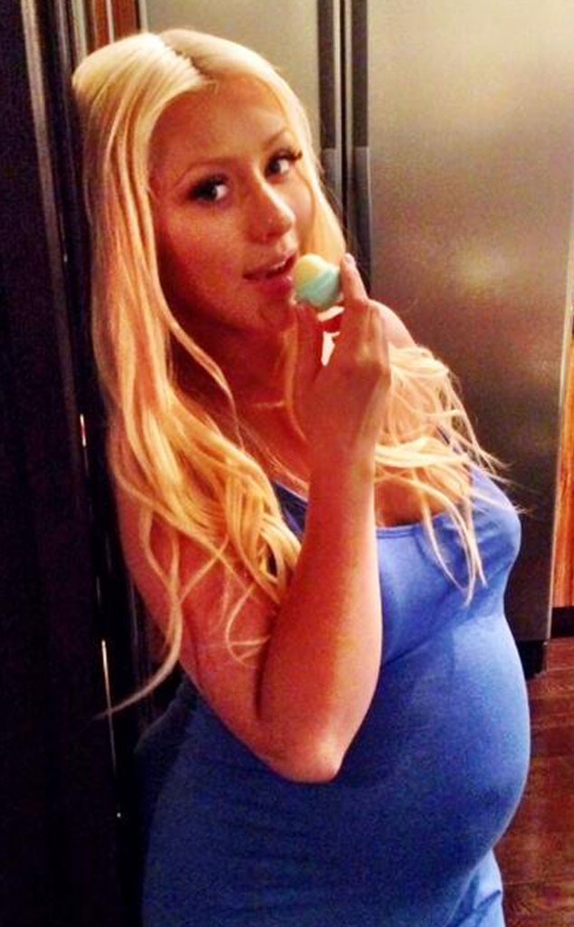 Christina Aguilera, Bump, Twitter Christina Aguilera, Bump, Twitter