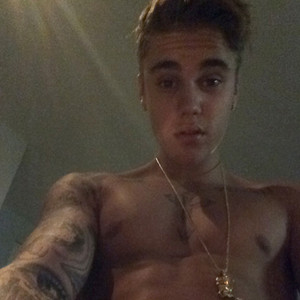Unphotoshopped Justin Biebers Crotch Selfie On The Soup E News