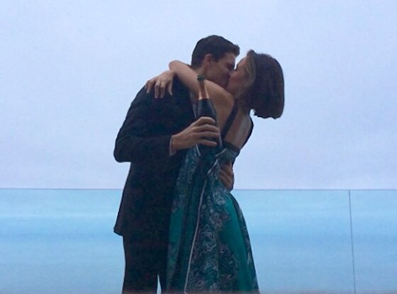 Robbie Amell, Italia Ricci, Twitter Robbie Amell, Italia Ricci, Twitter