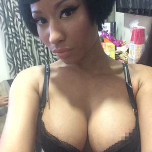Nicki Minaj Flaunts Boobs In Sexy Selfies Suffers Slight Nip Slip—see The Pics E News