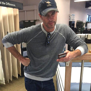 Scott Foley Suffers Injury During Shirtless Scandal Sprint, Remains