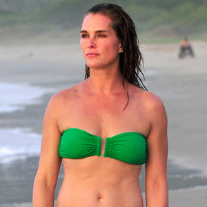 Brooke Shields Stuns In A Bikini At Age 49—see The Pic E News 