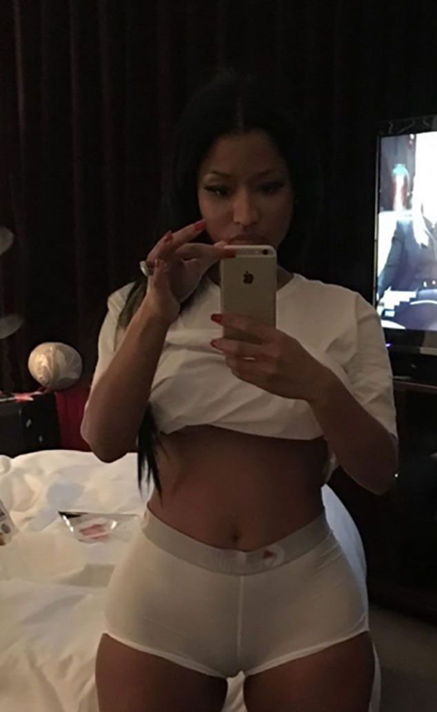 Nicki Minaj From Celebs Underwear Selfies E News France 