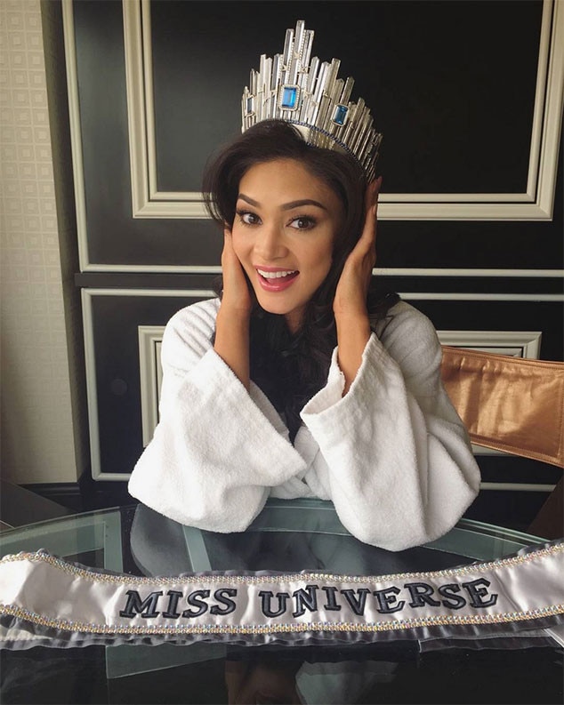 Miss Philippines Pia Alonzo Wurtzbach Is All Smiles Amid Miss Universe