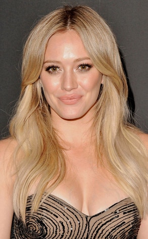 Hilary Duff from Celebs Reveal Their Weights | E! News Australia
Hilary Duff