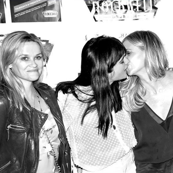 Sarah Michelle Gellar, Selma Blair Recreate Cruel Intentions Kiss—See