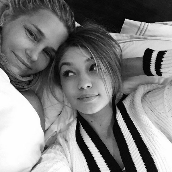 Gigi Hadid Climbs In Bed With Mom Yolanda Foster—see The Sweet Pic E 
