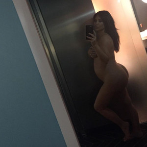 Kim Kardashian Poses Completely Naked On Instagram Slams