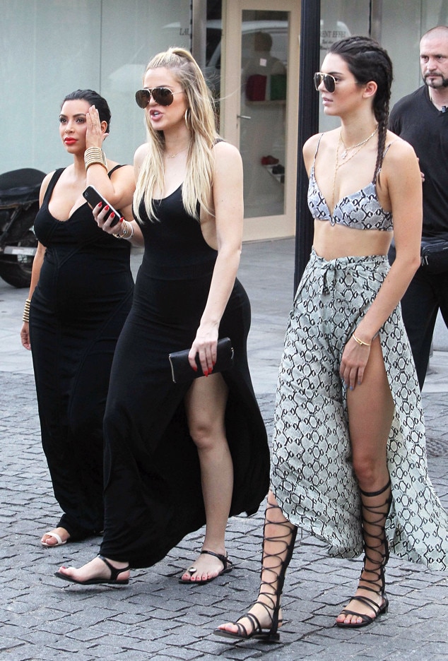 Kendall Jenner Wears Cornrows With Kim, Khloé & Kourtney Kardashian