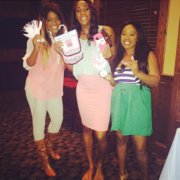 Glory Johnson Reveals She S Pregnant With Twin Girls 1 Day