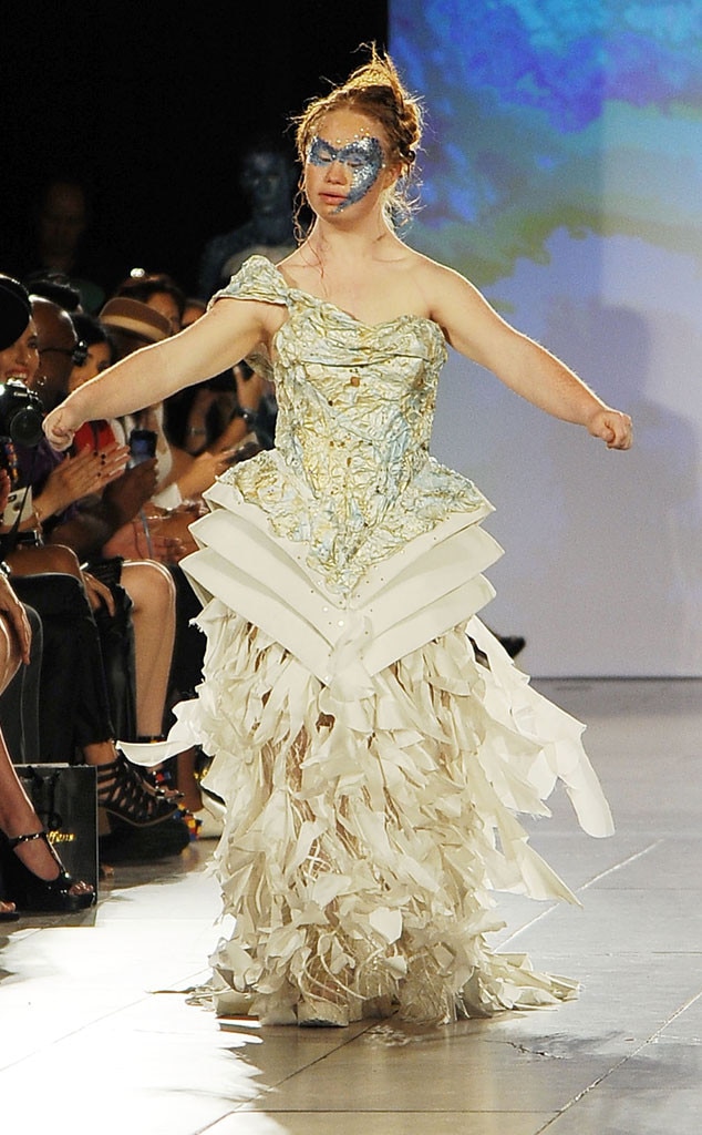 Model With Down Syndrome Madeline Stuart Makes Her New York Fashion Week Debut E News 7098